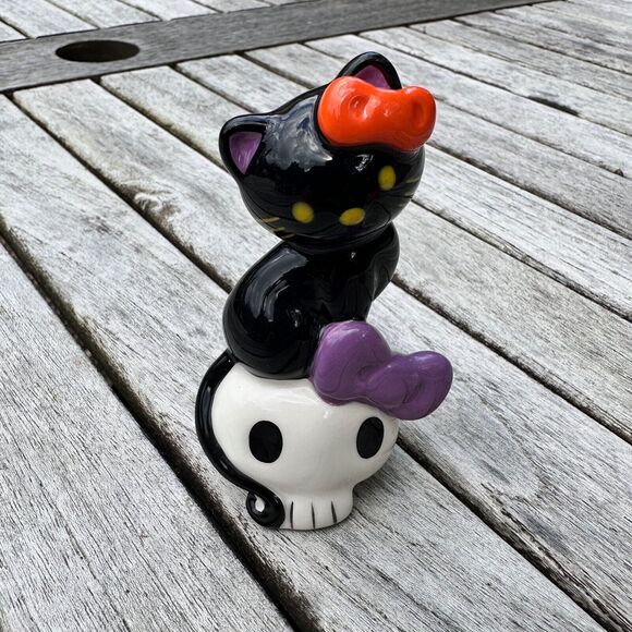Blue Sky Hello Kitty & Friends Halloween Skull & Pumpkin Salt & Pepper Set 2024 - Picture 4 of 12